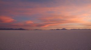 le salar en fin de journée et ses couleurs chaudes